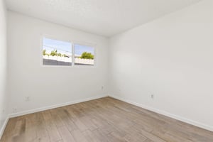 31627418