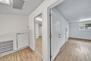 31673853