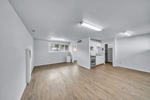 31673852