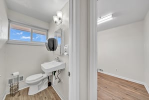 31673847