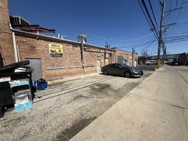 31680318