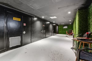 31618323