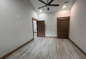 31623433