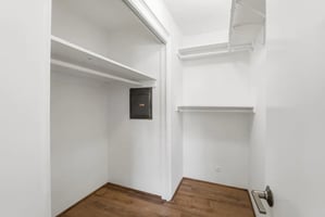 31625678