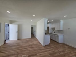 31625818