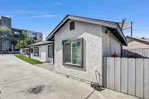 31628127