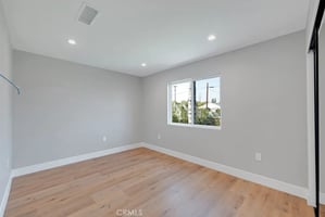 31632986