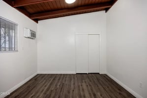 31633125