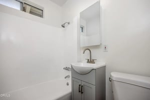 31633119