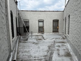 31640025