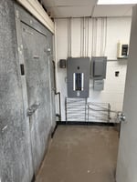31733516