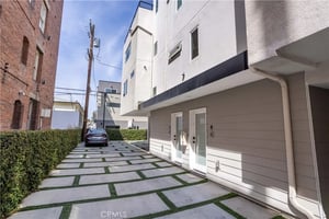 31672038
