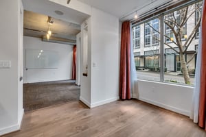 31648581