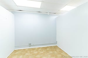 31653989