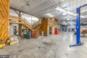 31686900