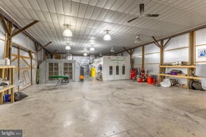 31686899