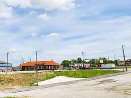 31693019