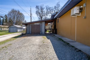 31677573
