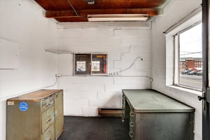 31686401