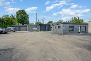 31690040
