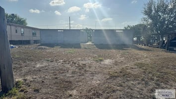 31689527