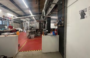 31693134