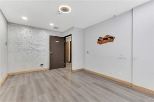31698539