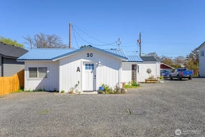31704432