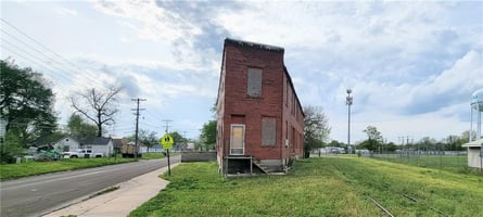 31701914