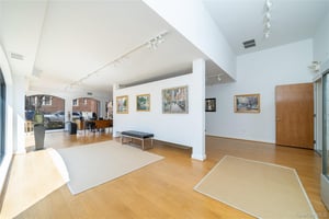 31702541