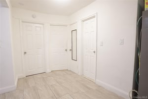 31702584