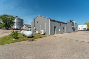 31703618