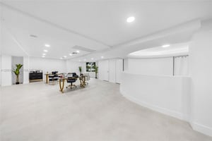 31707044