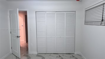 31752994