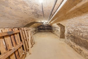31709585