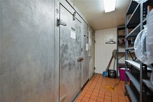31727563
