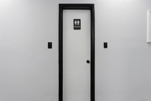 31728044