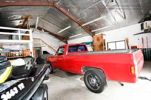 31729918