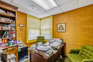 31733423