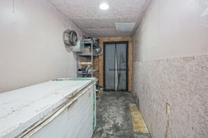 31733633