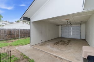 31763569