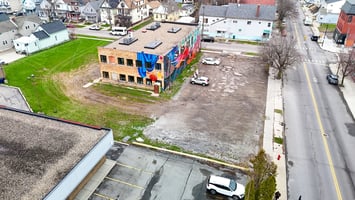 31748578