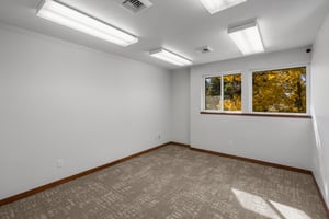 31783158