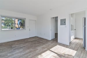 32629573