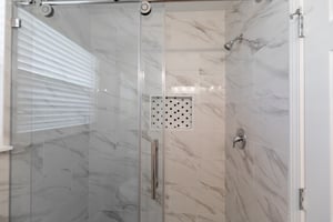 31822572