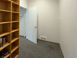 31850647