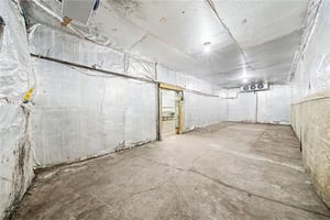 33684894