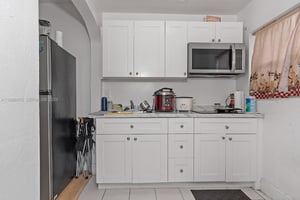 31868604