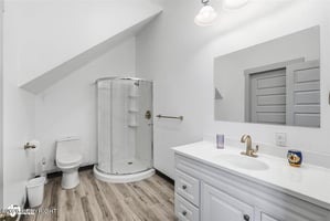 31881905