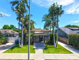 32009772